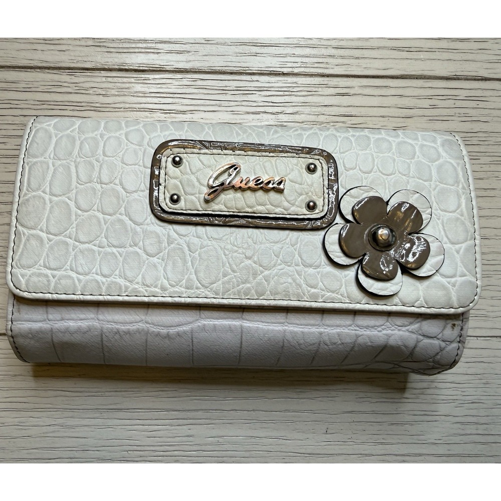 Guess VTG Tri Fold Matte Alligator Embossed Ivory Wallet Snap Close Zip Coin